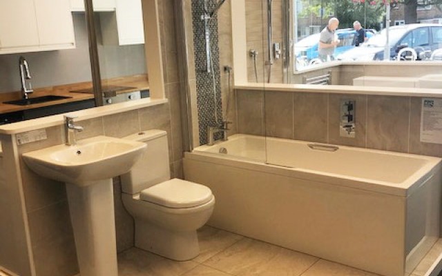 01 - K & L Bathroom Showroom - Shower Bath, WC and Pedestal Basin